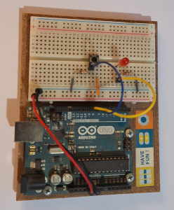 La méthode Pull-Down pour allumer une LED avec un interrupteur sur un Arduino. Un montage qui montre la méthode Pull-Down pour allumer une LED avec un interrupteur sur un Arduino.